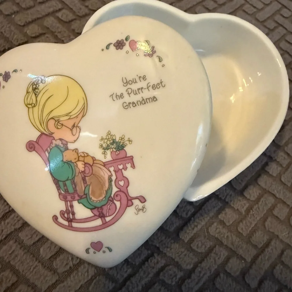 Precious Moments Ceramic Heart-Shaped Box - you’re the purr-fect friend - Picture 2 of 6